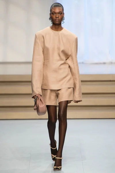 Look 8
